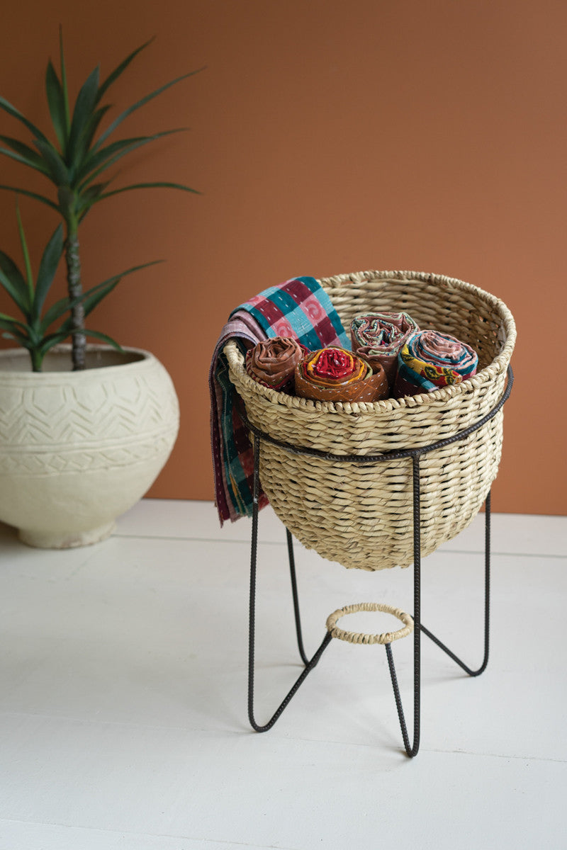 WOVEN SEAGRASS DISPLAY BASKET WITH ANGLED METAL STAND
