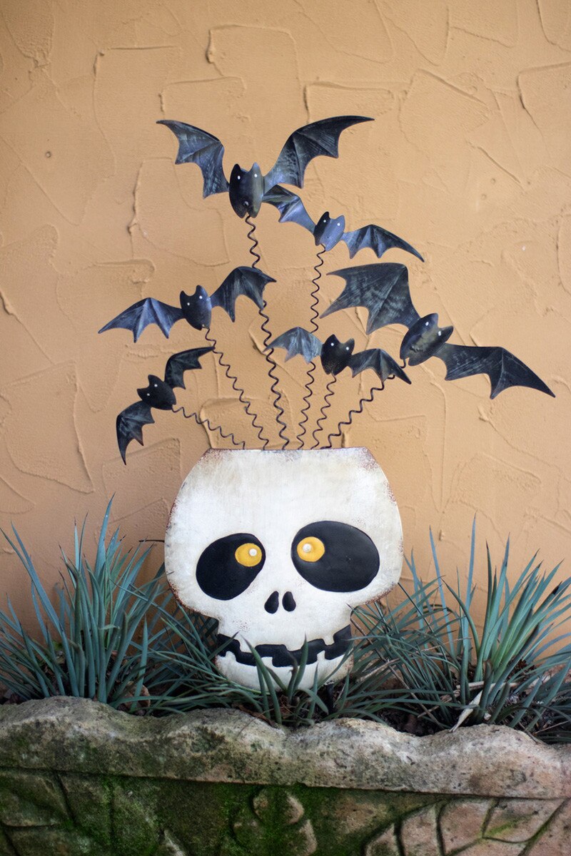 PAINTED METAL HALLOWEEN SKULL WITH BATS YARD ART