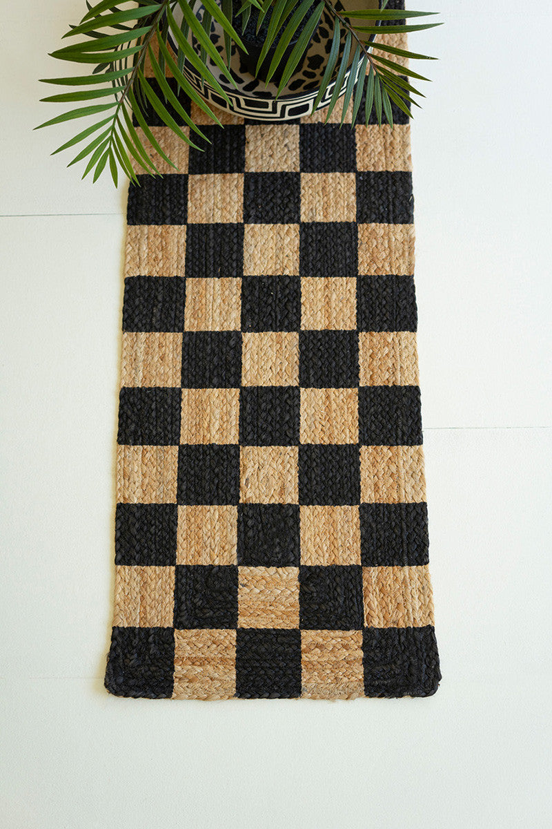 CHECKERED SEAGRASS TABLE RUNNER
